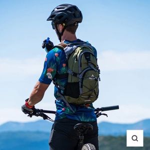 Teton green backpack 🎒in excellent pre owned condition barely used!